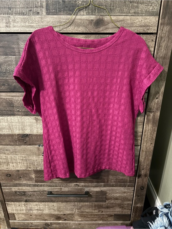 SHEIN Tops - SHEIN Magenta Textured Short Sleeve Crewneck Top